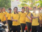 Personel Polres Parepare mengikuti jalan kaki bersama mengelilingi Kota Parepare